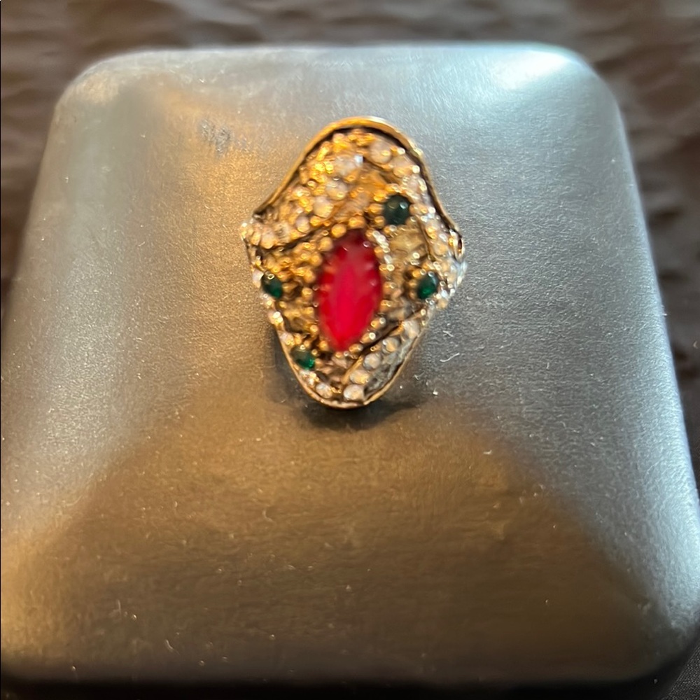 Elegant Gold and Red Gemstone Ring